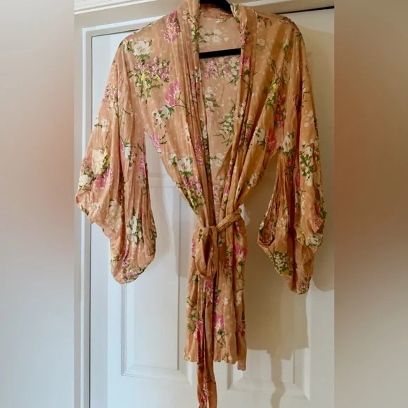 Spell Sundancer Robe - Picture 2 of 7